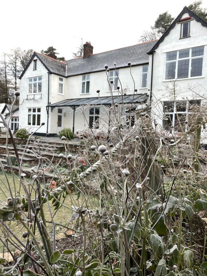 Edgcott House Гостевой дом