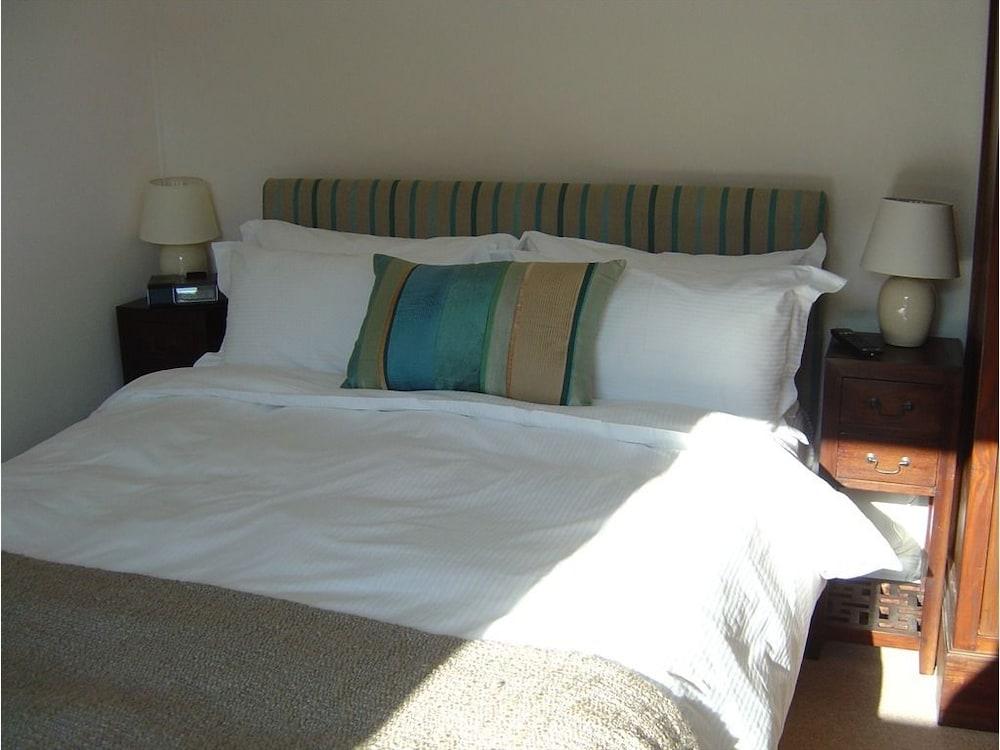 Edgcott House Гостевой дом 3*